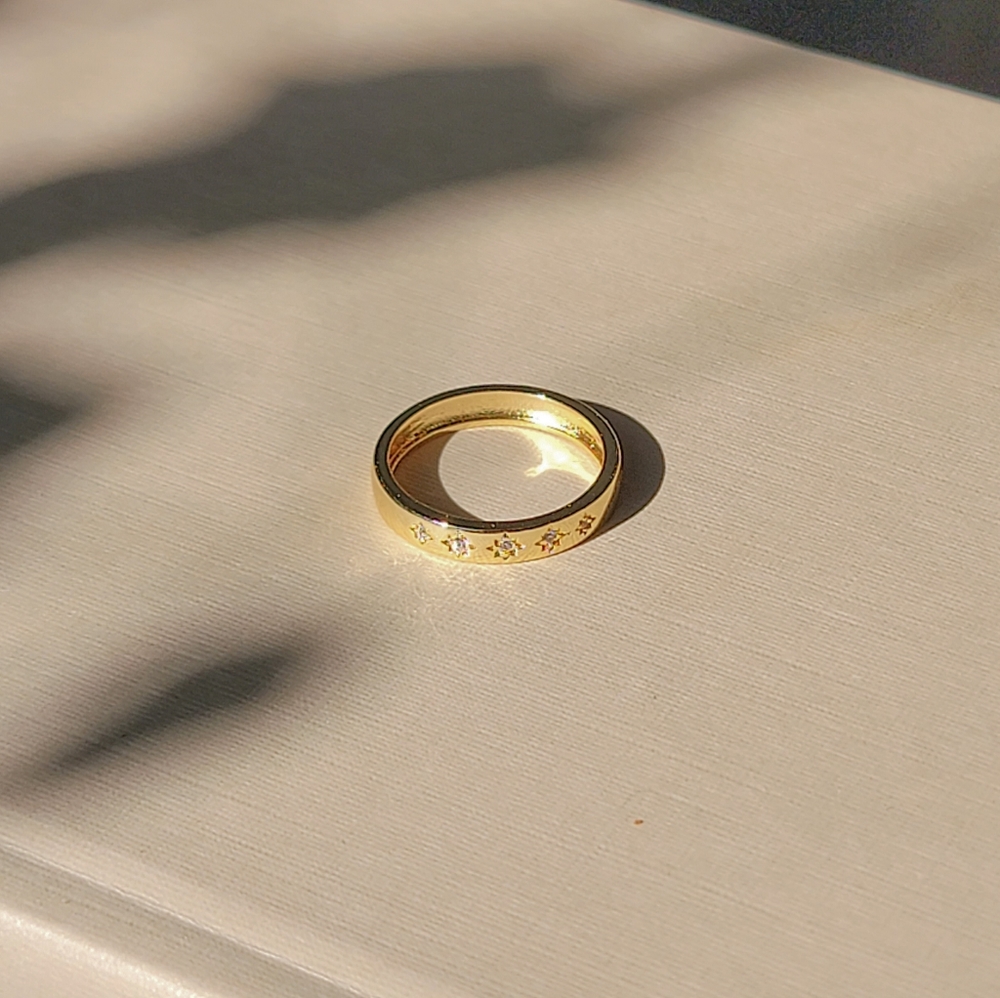 Shashi Twinkle Ring - Picture 3 of 4